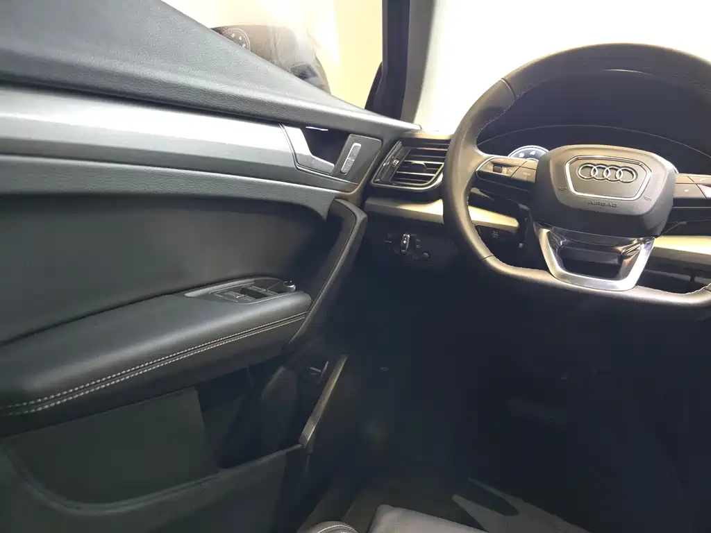 Audi Q5L 2023 — фото 12