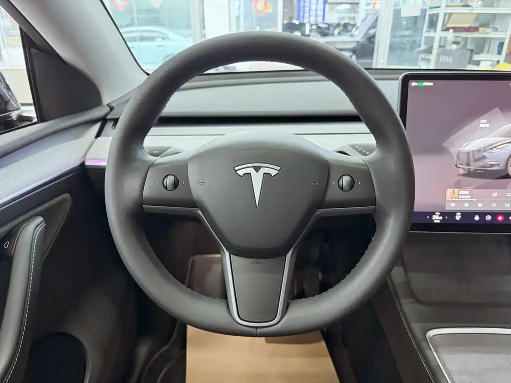 Tesla Model Y 2024 — фото 12