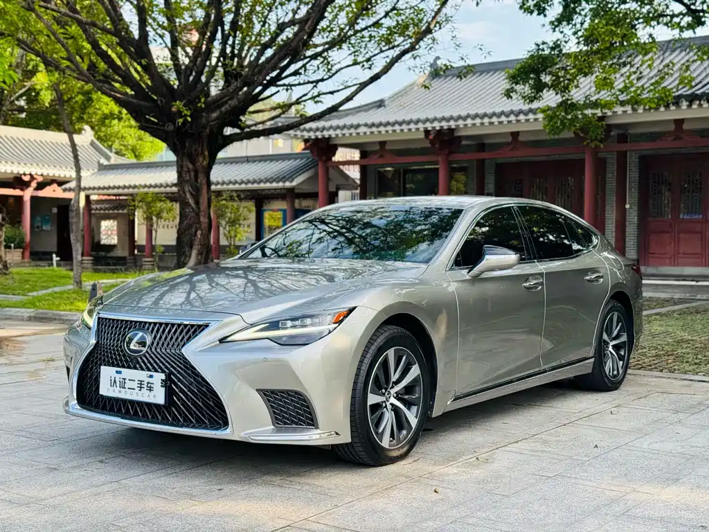 Lexus LS 2022 — фото 1