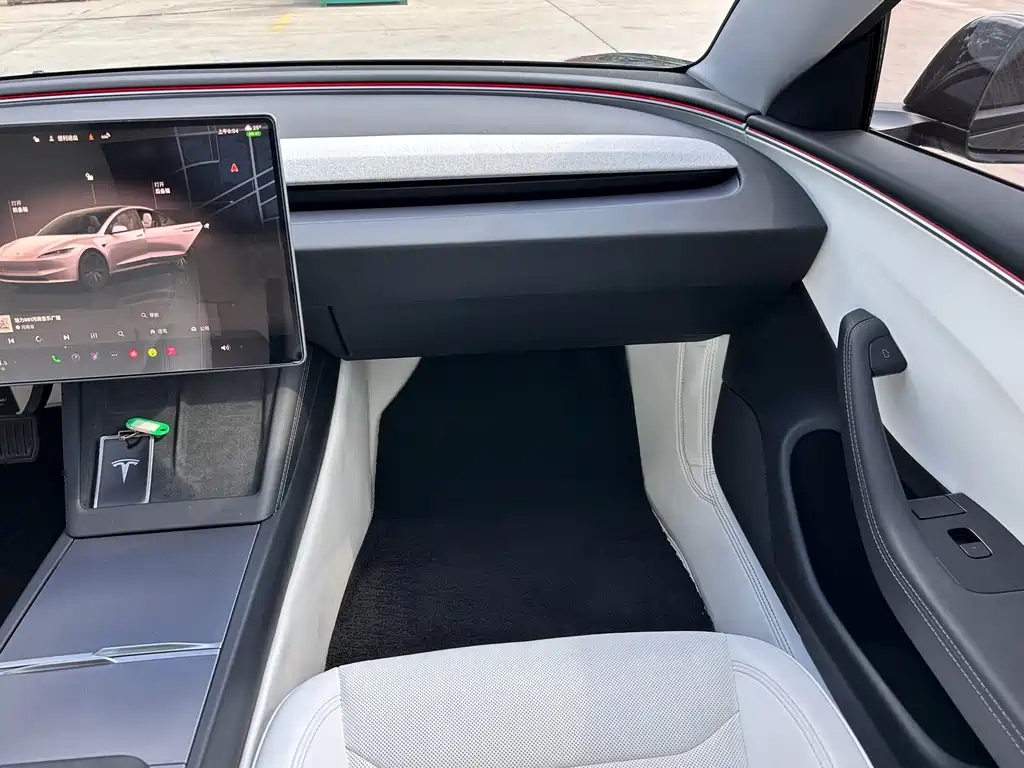 Tesla Model 3 2024 — фото 13