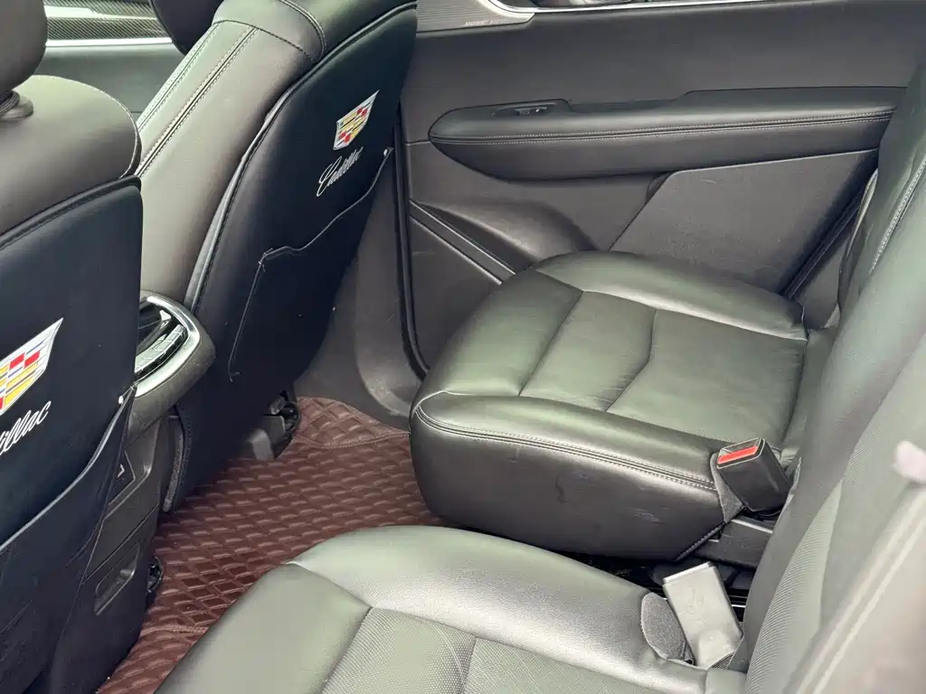 Cadillac XT6 2023 — фото 16