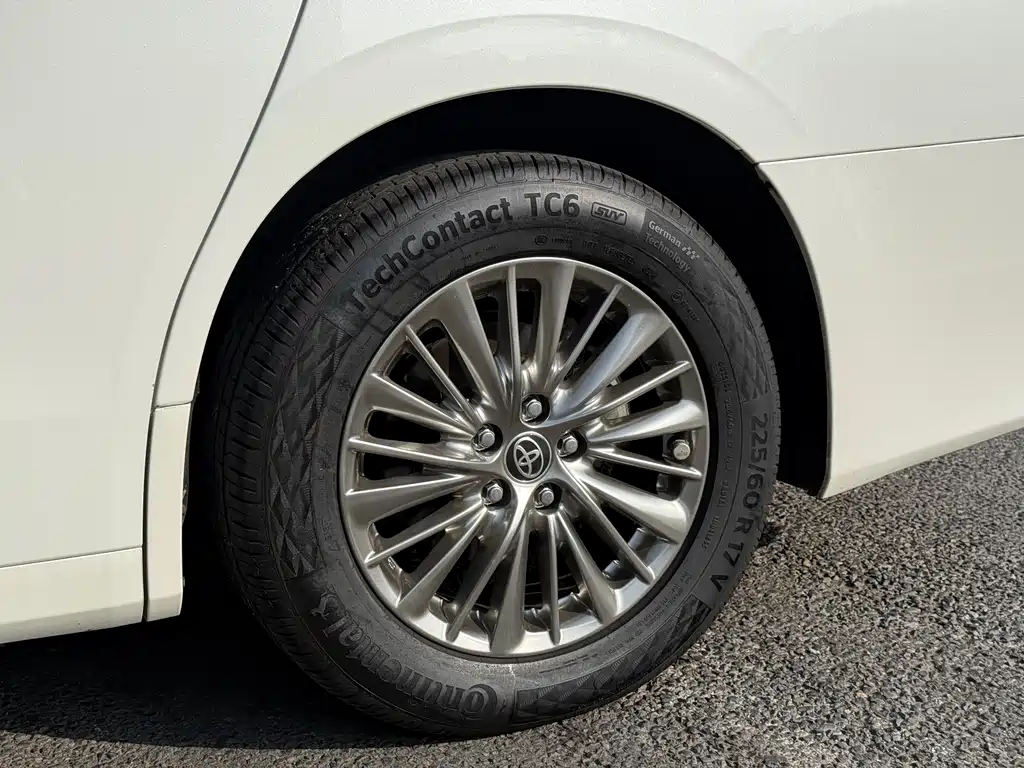 Toyota Alphard 2022 — фото 18