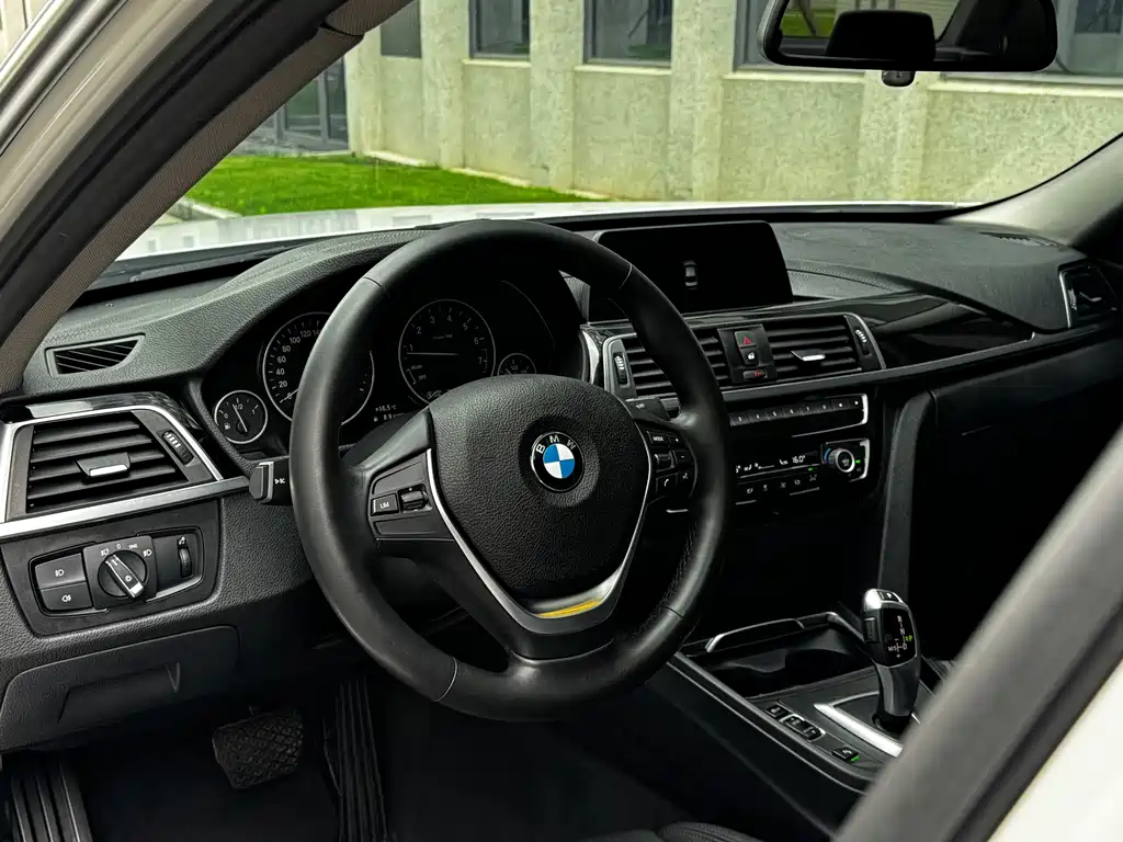 BMW 3 Series 2017 — фото 7