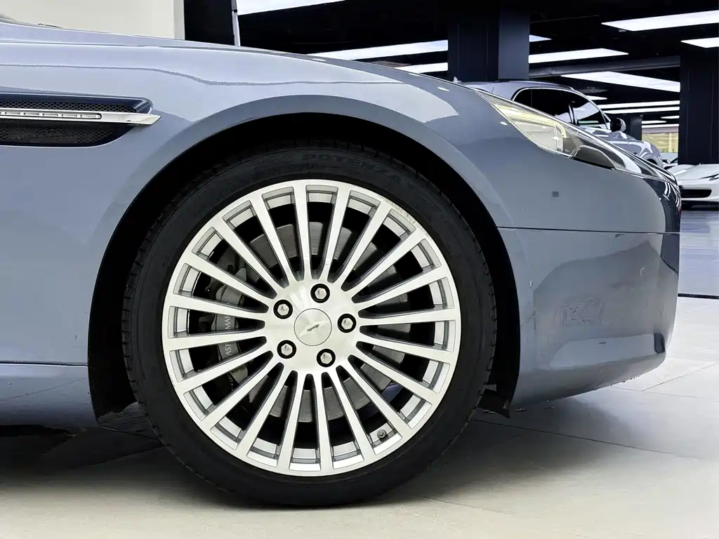 Aston Martin Rapide 2011 — фото 8