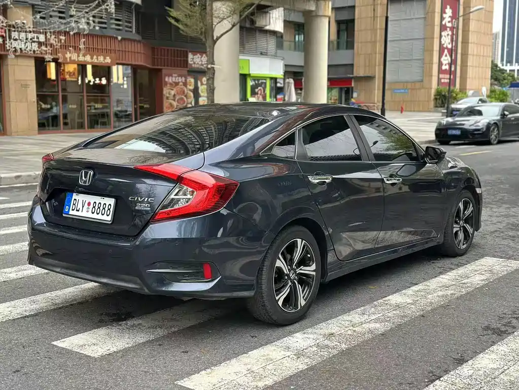 Honda Civic 2018 — фото 7