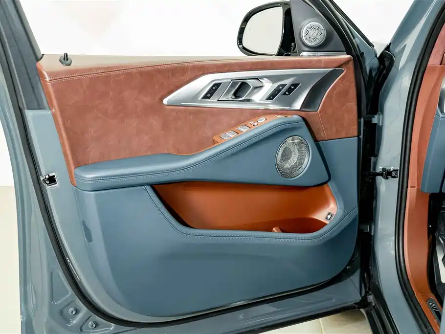 BMW XM 2024 — фото 18