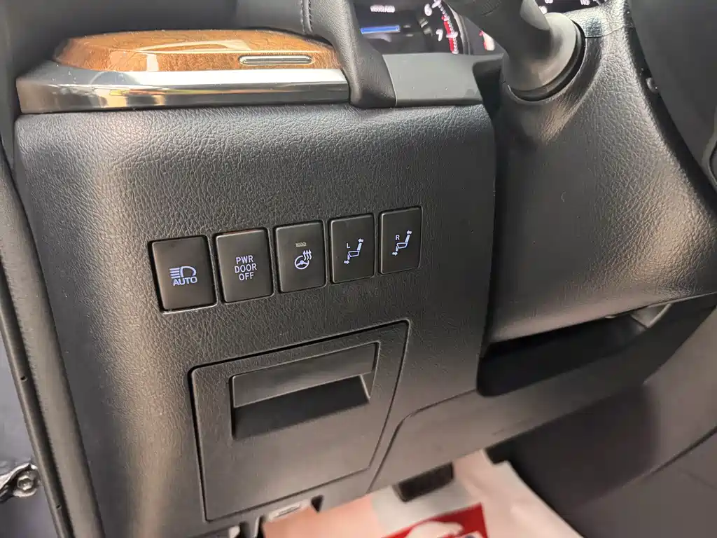 Toyota Alphard 2017 — фото 16