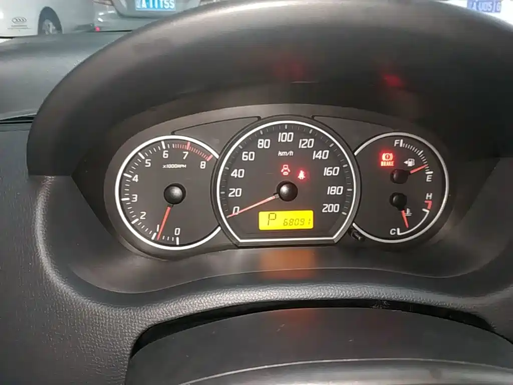 Suzuki Swift 2015 — фото 12