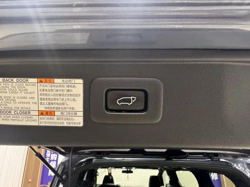 Toyota Alphard 2017 — фото 21