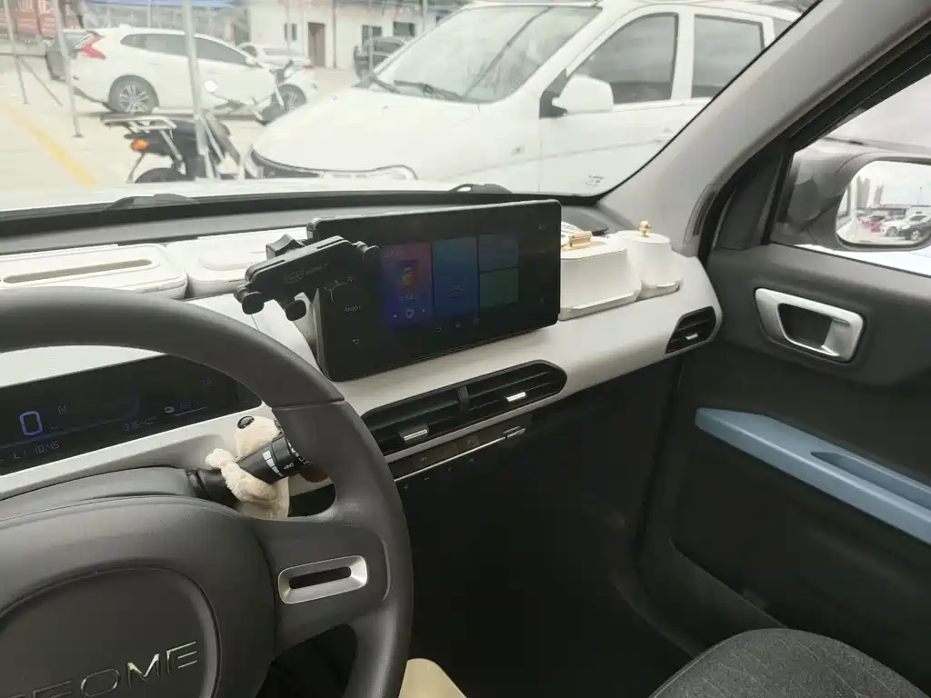 Geely Galaxy Panda 2023