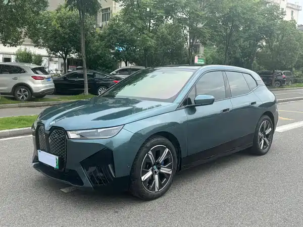 BMW iX 2025