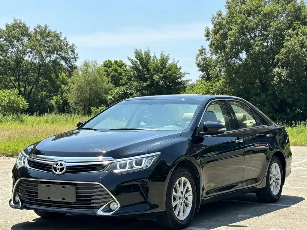 Toyota Camry 2015 — фото 1