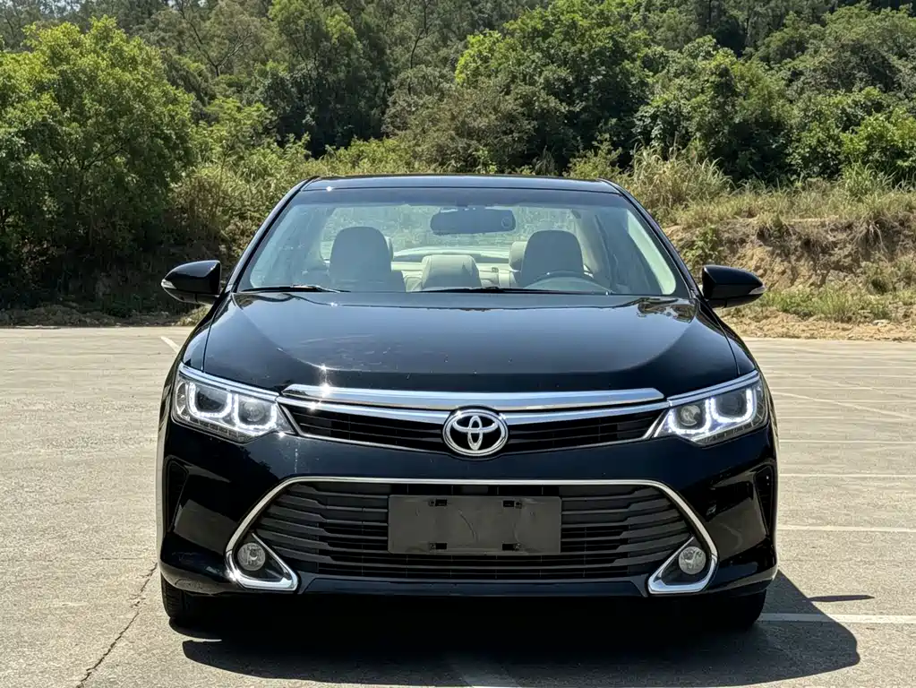 Toyota Camry 2015 — фото 2