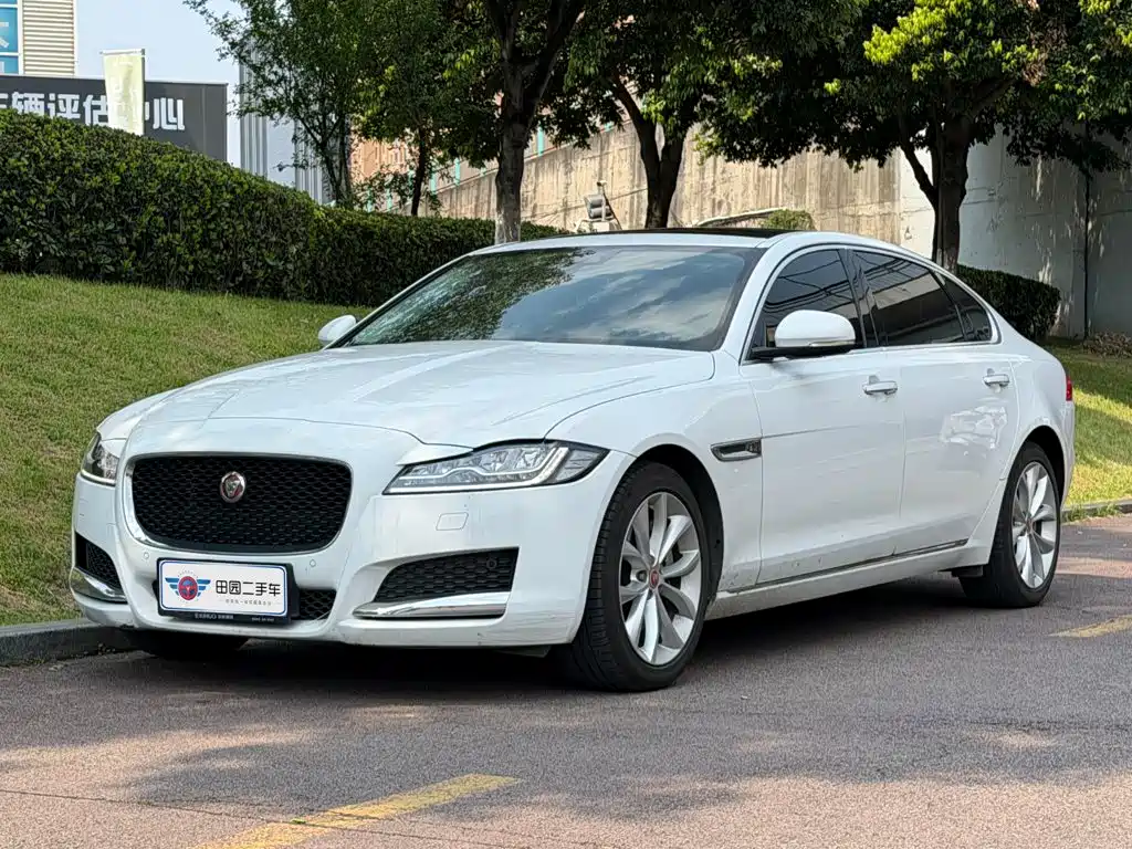 Jaguar XFL 2019 — фото 1