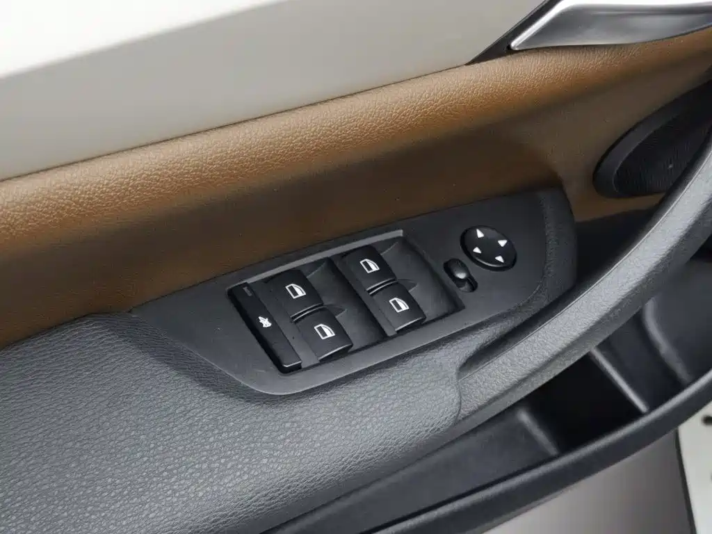 BMW X1 2015 — фото 9