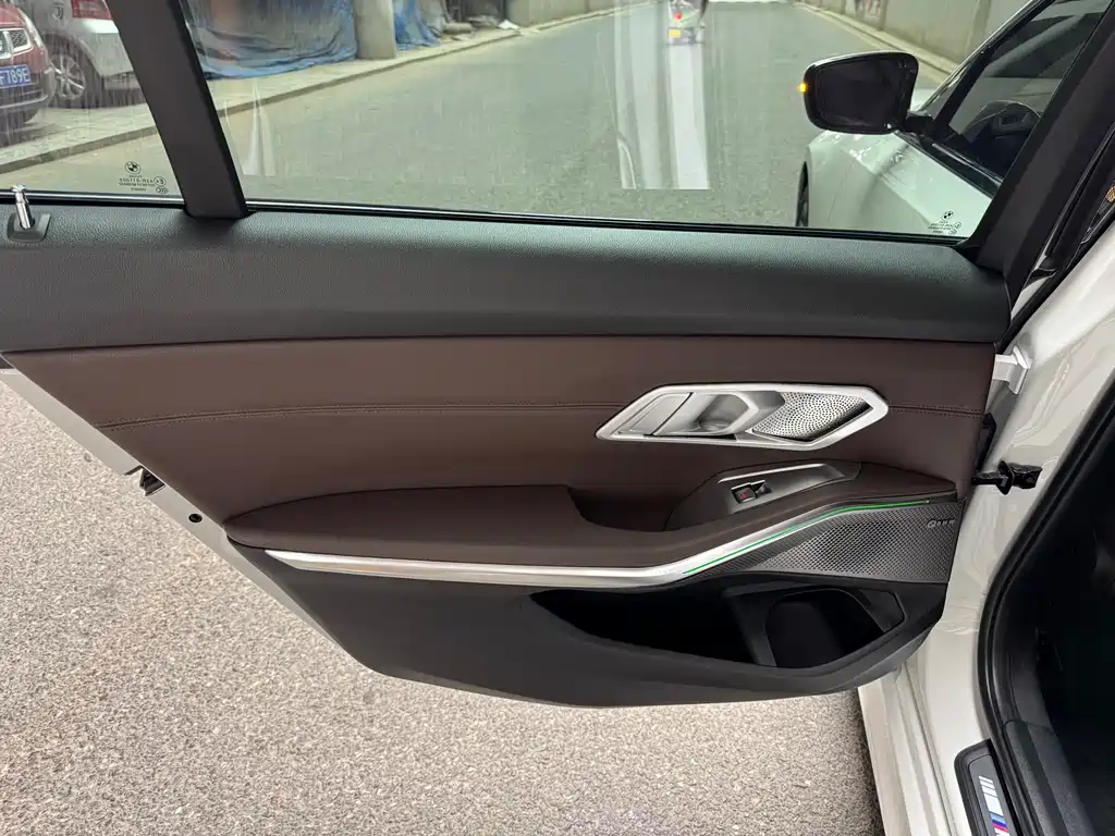 BMW 3 Series 2022 — фото 14