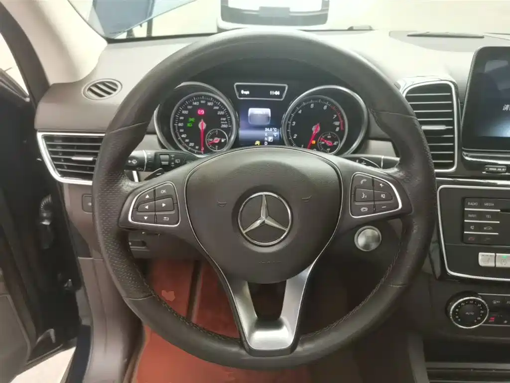 Mercedes-Benz GLE 2017 — фото 11