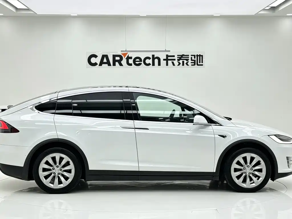 Tesla Model X 2018 — фото 5