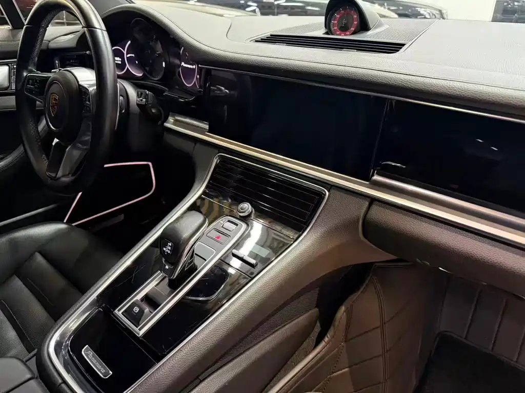Porsche Panamera 2018 — фото 12