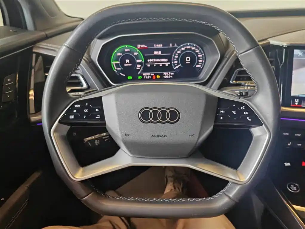 Audi Q4 e-tron 2023 — фото 3