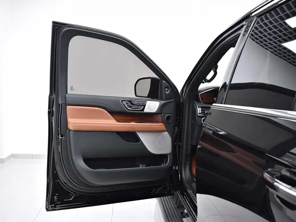 Lincoln Navigator 2020 — фото 17