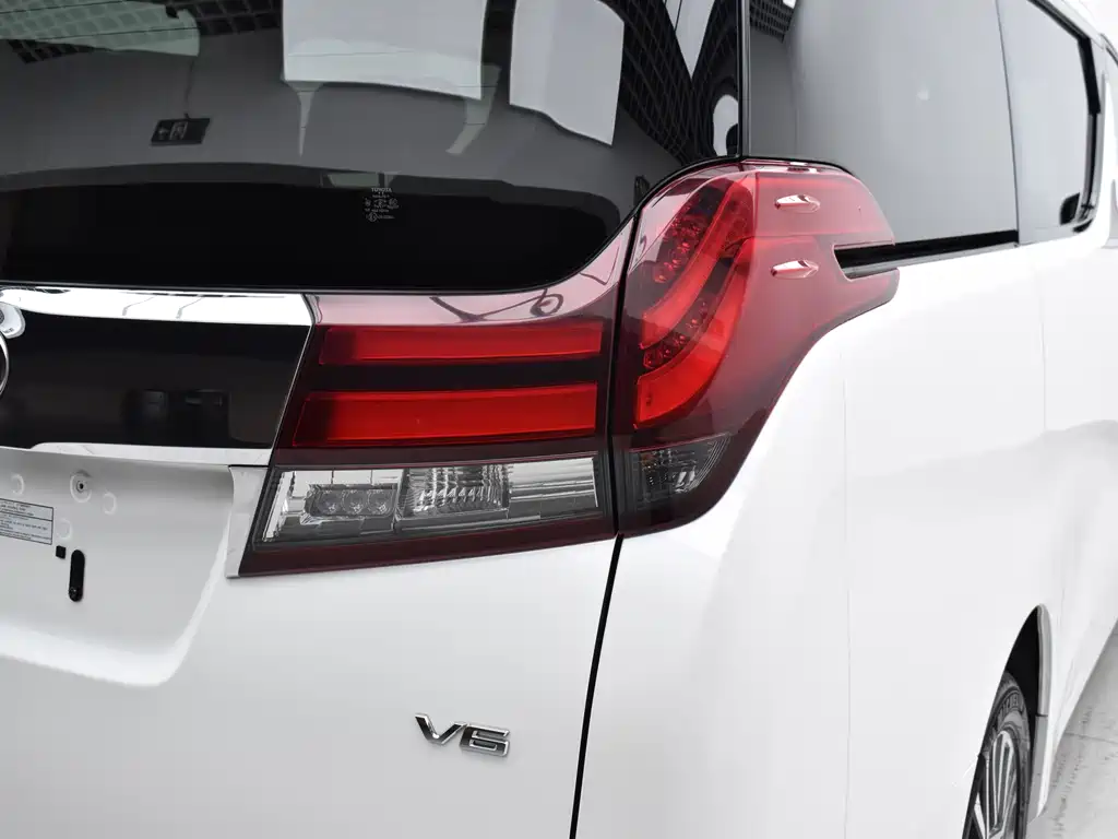 Toyota Alphard 2017 — фото 21