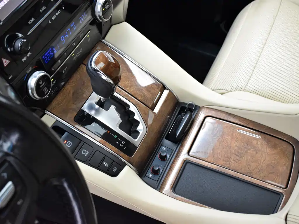 Toyota Alphard 2017 — фото 11