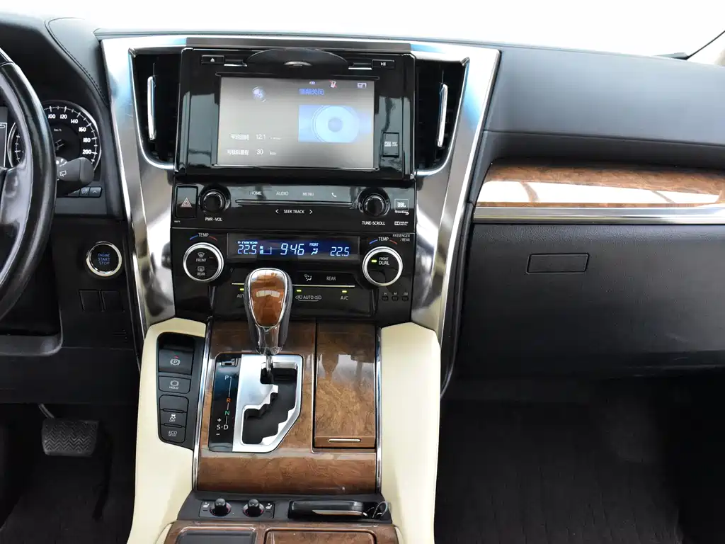 Toyota Alphard 2017 — фото 8
