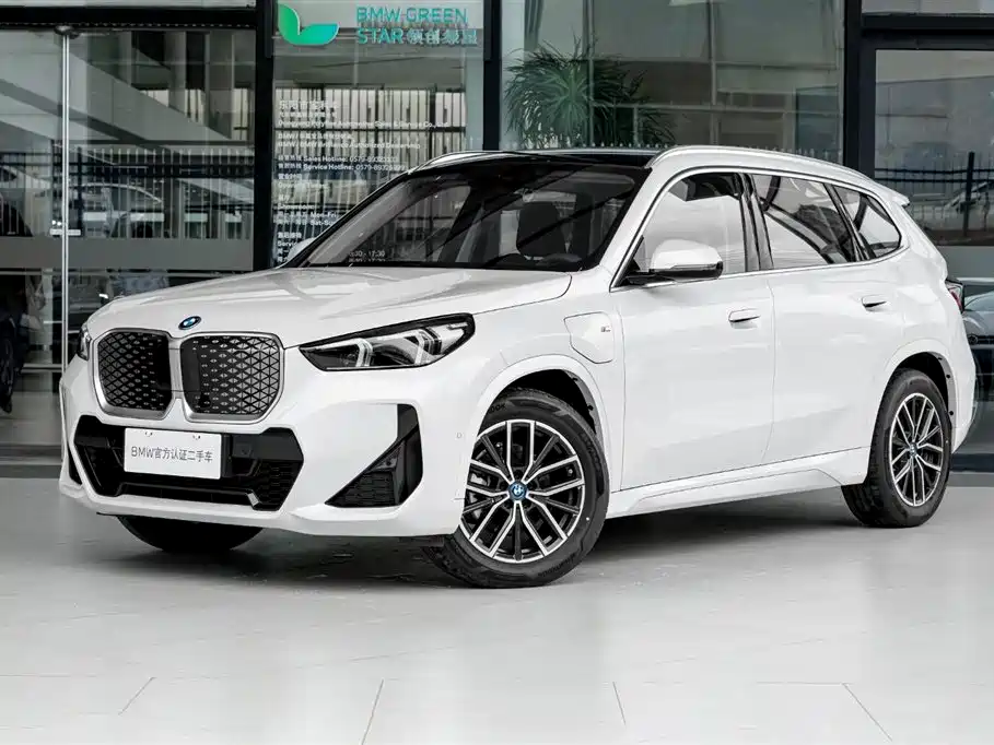 BMW iX1 2025 — фото 1