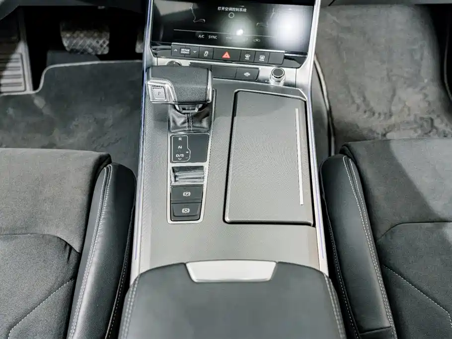 Audi A7L 2024 — фото 12