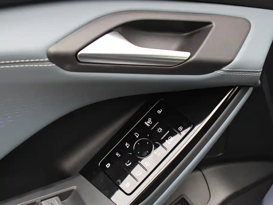 Audi Q6L e-tron 2025 — фото 17