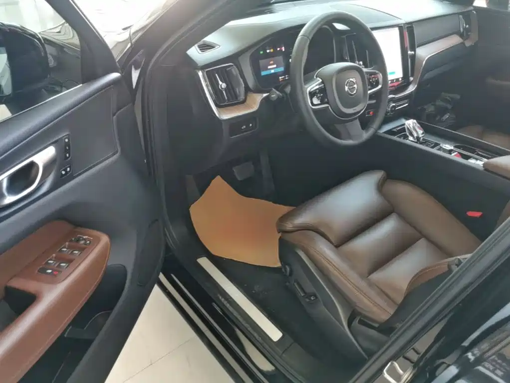 Volvo XC60 PHEV 2023 — фото 11