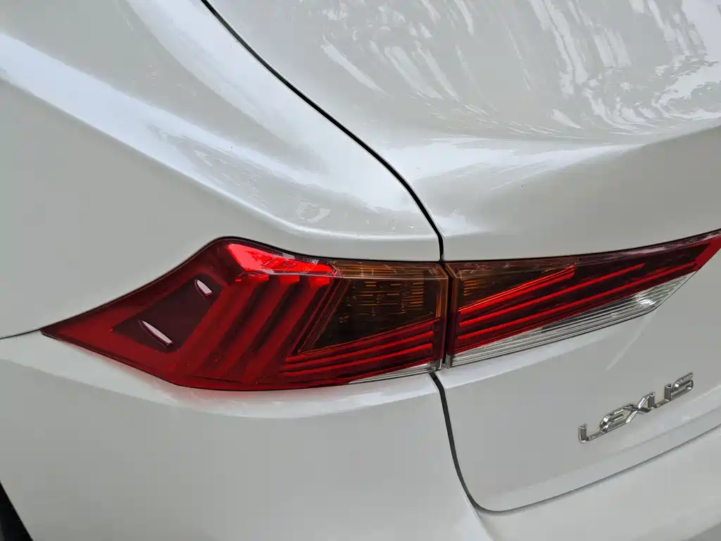 Lexus IS 2019 — фото 15