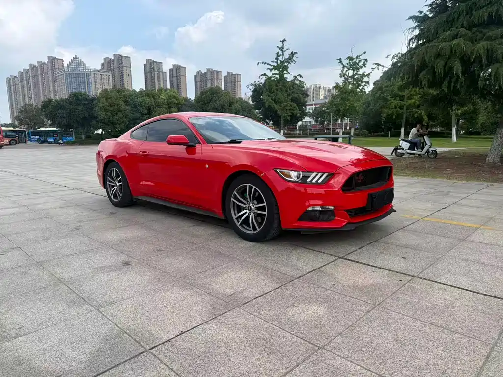 Ford Mustang 2015 — фото 1
