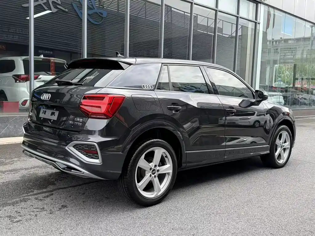 Audi Q2L 2022 — фото 12