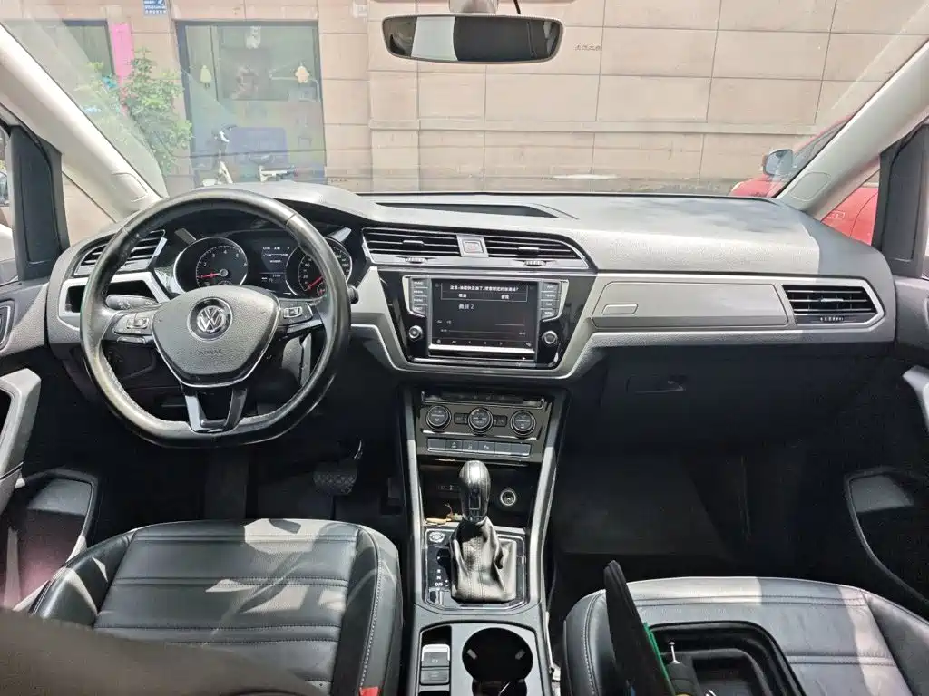 Volkswagen Touran 2019 — фото 13