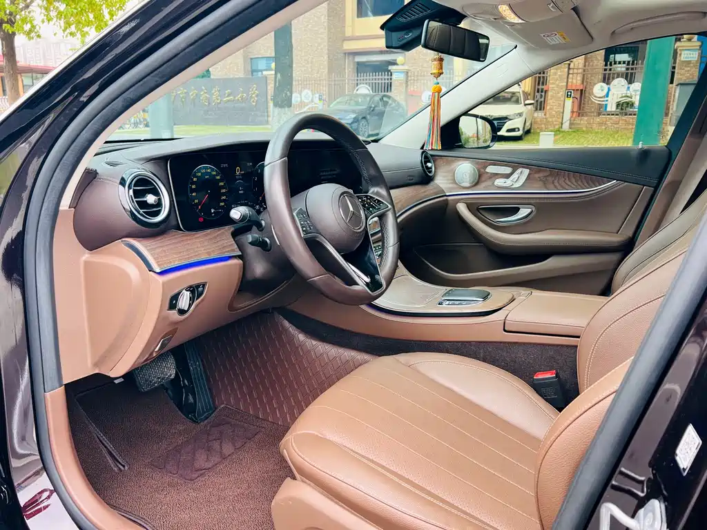Mercedes-Benz E-Class 2022 — фото 4