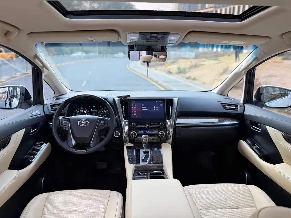 Toyota Alphard 2023 — фото 10