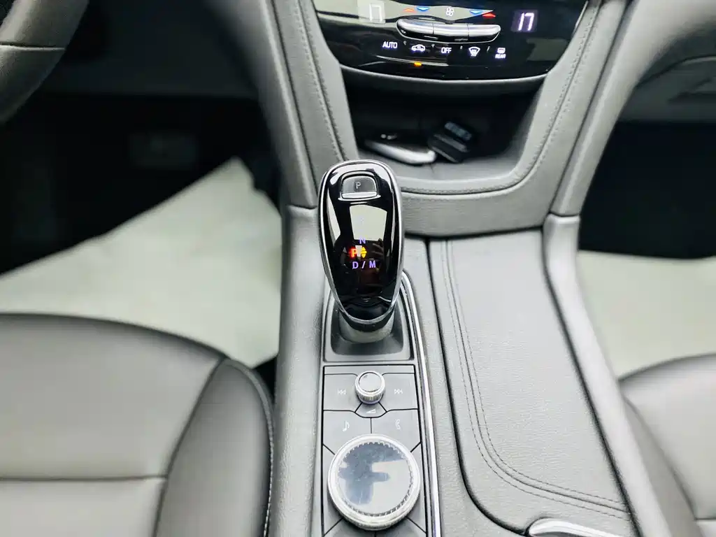 Cadillac XT6 2021 — фото 11