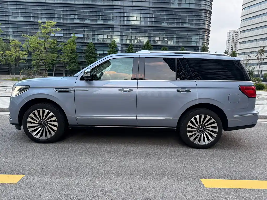 Lincoln Navigator 2019 — фото 4