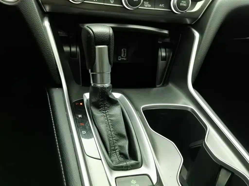 Honda Accord 2022 — фото 13