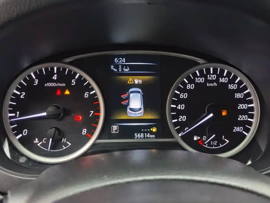 Nissan Tiida 2017 — фото 14