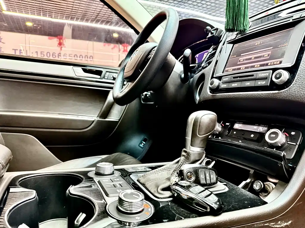 Volkswagen Touareg 2017 — фото 14