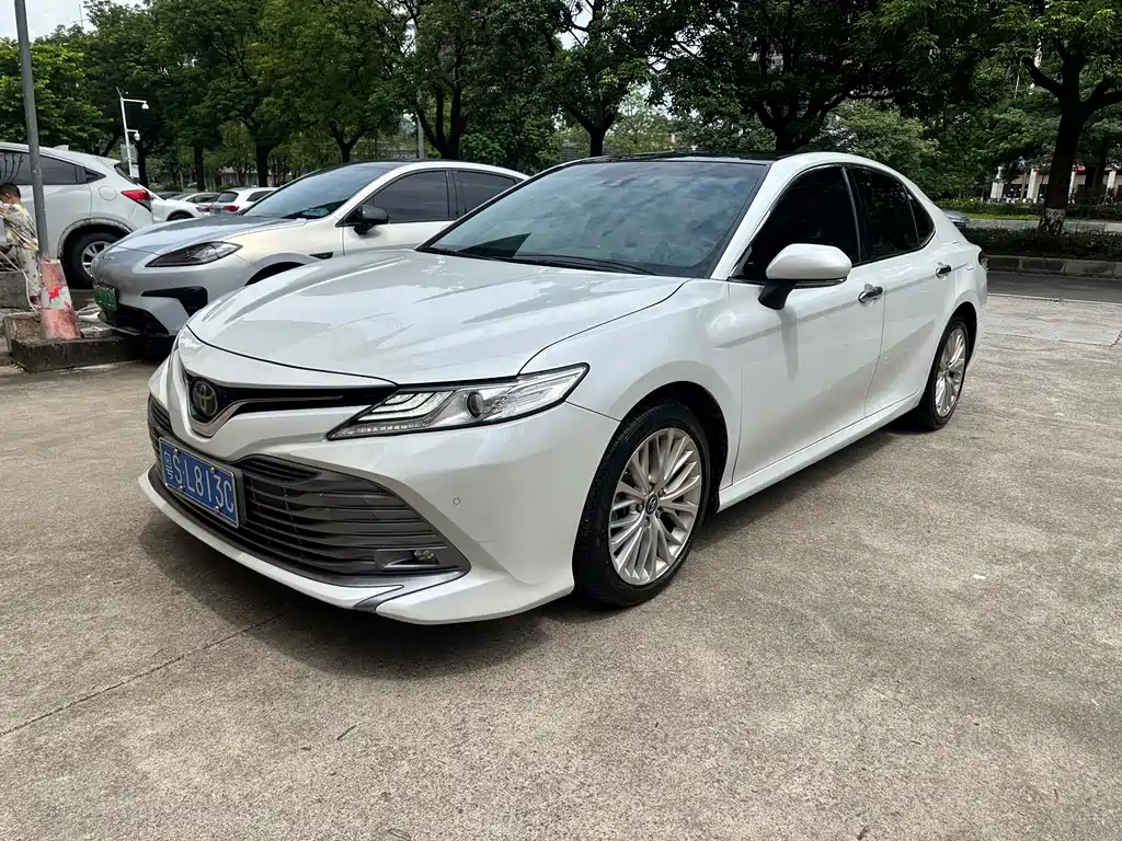 Toyota Camry 2020 — фото 1