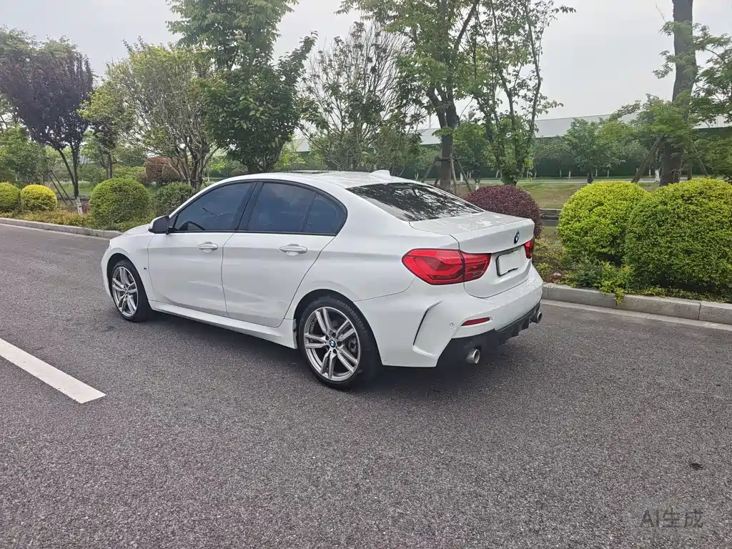BMW 1 Series 2020 — фото 11
