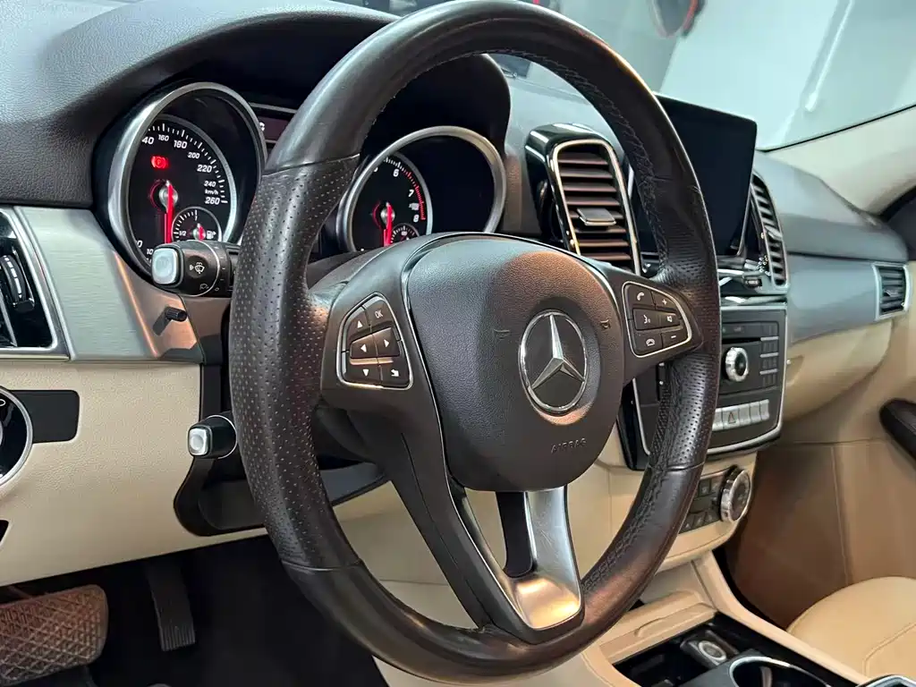 Mercedes-Benz GLE 2016 — фото 11