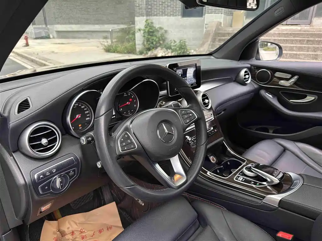 Mercedes-Benz GLC 2017 — фото 14