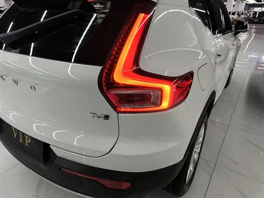 Volvo XC40 2021 — фото 8