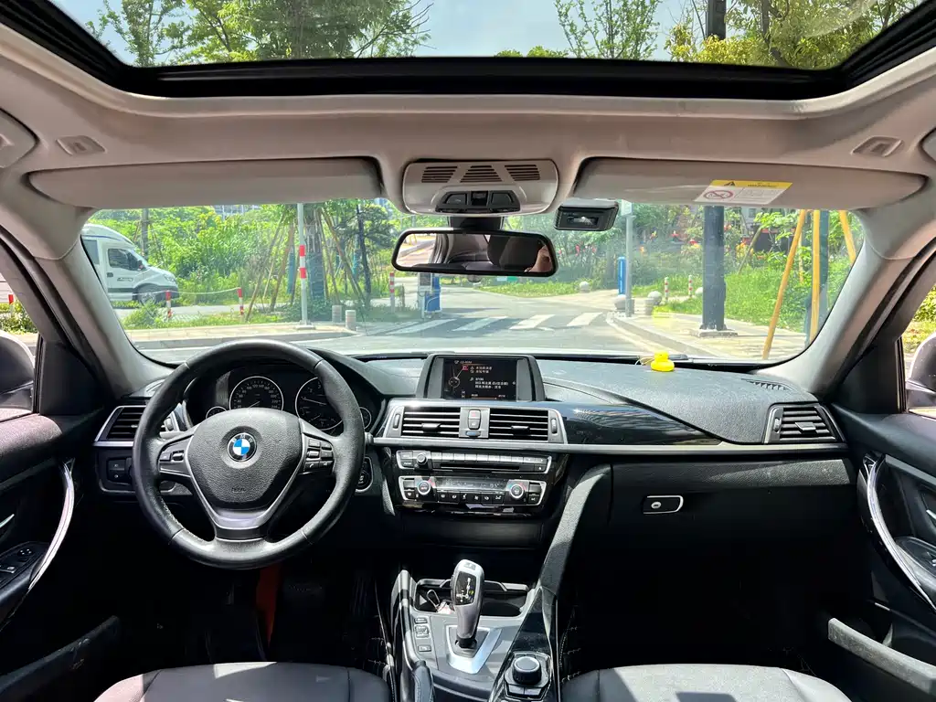BMW 3 Series 2017 — фото 12