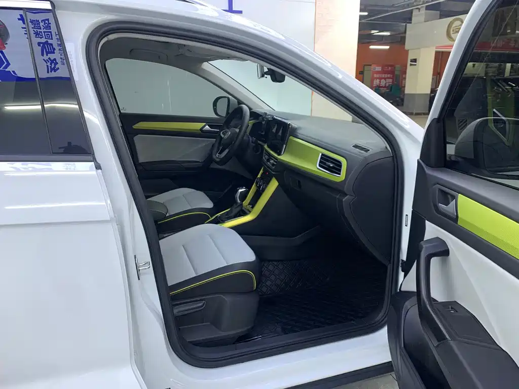 Volkswagen T-Roc 2023 — фото 13